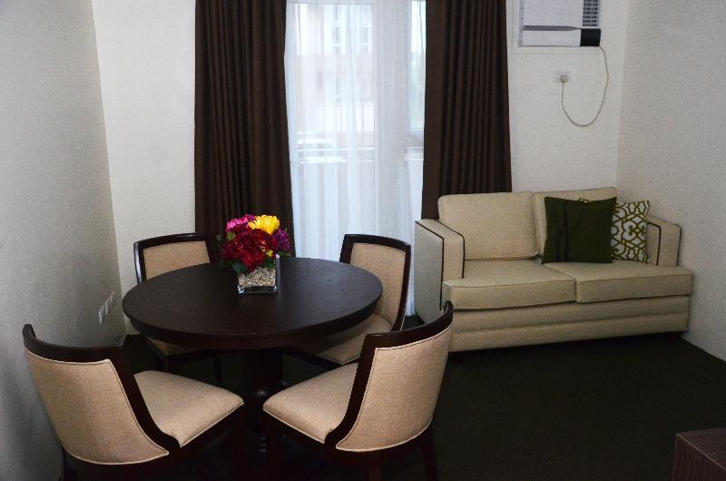 โรงแรม สตราเดลลา Cainta ภายนอก รูปภาพ
