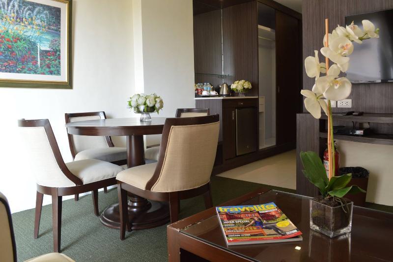 โรงแรม สตราเดลลา Cainta ภายนอก รูปภาพ